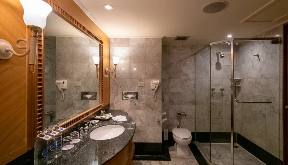 هتل مونتین ریورساید بانکوک